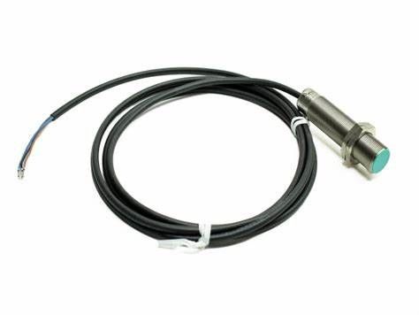 PEPPERL FUCHS Sensor capacitivo de 8 mm CBB8-18GS75-E2 para detecção precisa