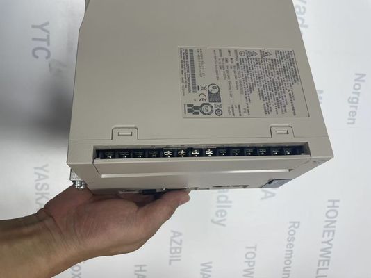 M12 Tipo de construção Yaskawa SGD7S-180A30B202 Controle analógico com características avançadas e dissipação de energia ≤ 0,7 W