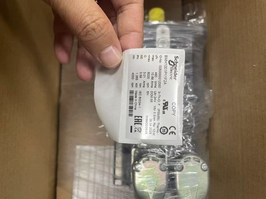Schneider BMH1001P11F2A Servomotor com freio Lexium 32 3.3Nm 6000rpm Keyed Shaft IP54 128bit Encoder