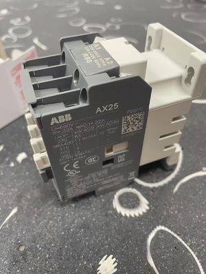 Contator AC ABB AX25-30-10-80 Unipolar com Sinal de Extremidade Única e Classe de Proteção IP67 para Desempenho Duradouro