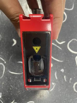 Sensor de distância ótico Leuze ODSL 96B M/C66-S12 para medição precisa de distância