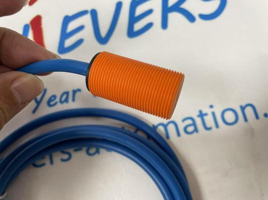 Sensor indutivo NAMUR IFM NG5003 Montagem embutida M18x1