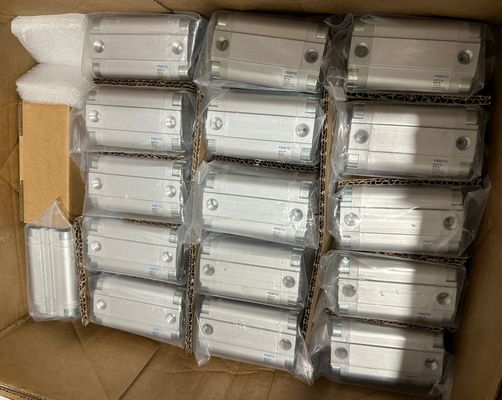 Festo Compact cilindro ADVU-32-30-P-A