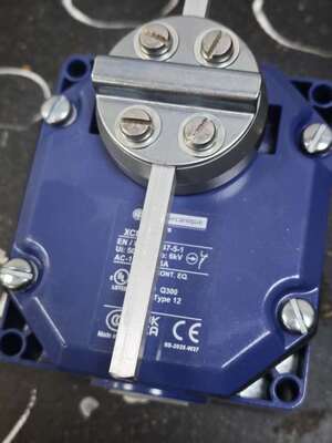 Interruptor de Limite Industrial Telemecanique XCRF17